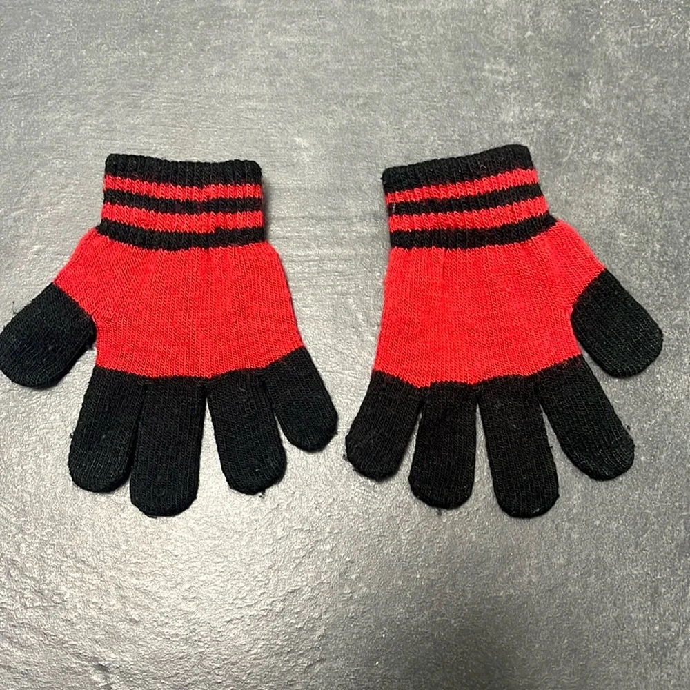 Kids black and red Knit Gloves with grippers child size
